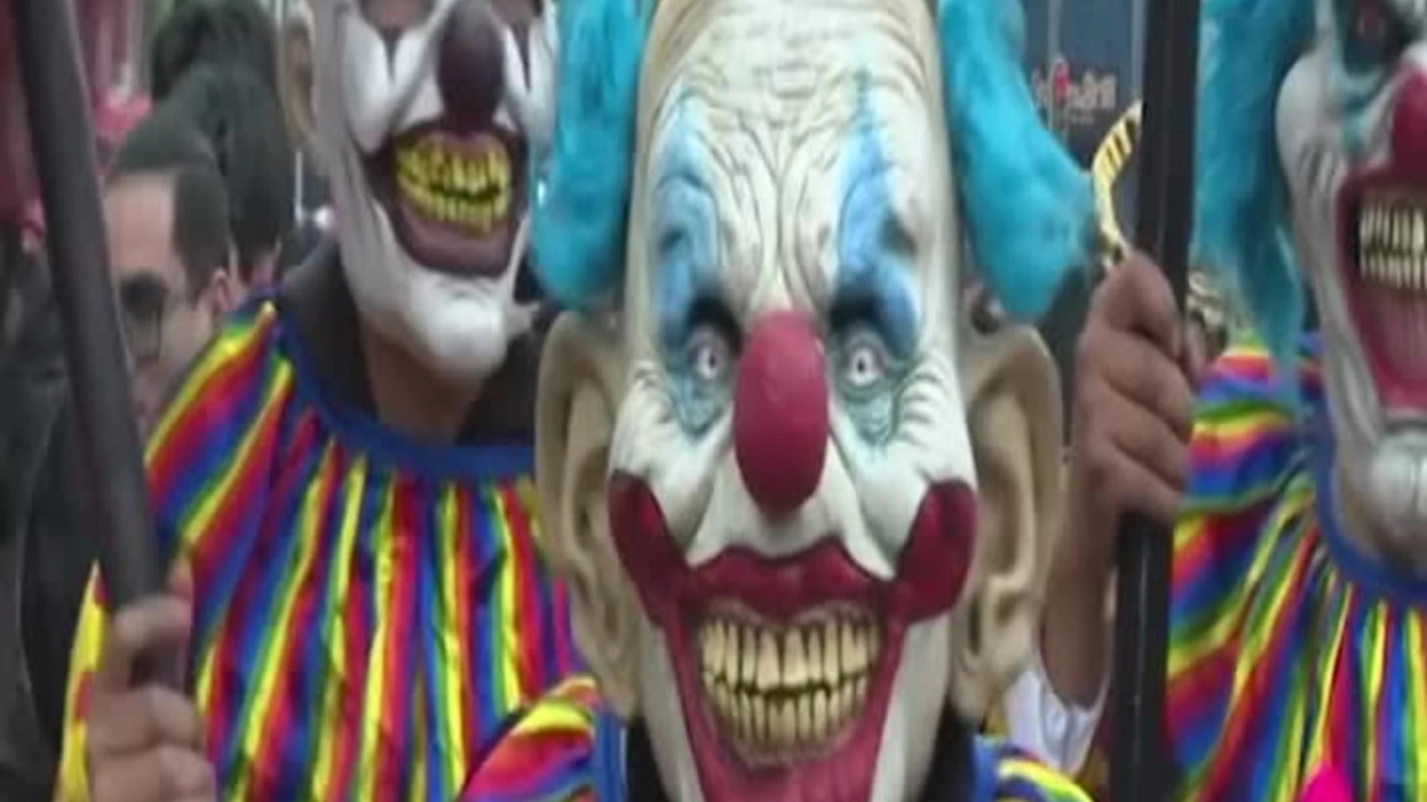 Messico, le strade della capitale 'infestate' da zombie colorati: le immagini dell'evento