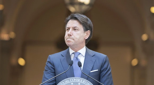 Giuseppe Conte, lettera da duecento sindaci: "Il dpcm significa fallimento, rischio violenze. Avete pensato ai monopattini"
