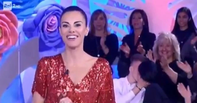 Detto fatto, la verità sul il bacio in diretta dietro Bianca Guaccero: il piano diabolico su Rai2