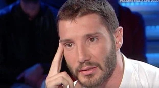 Domenica In, "questa volta De Martino lo fa": la voce che fa tremare Belen Rodriguez