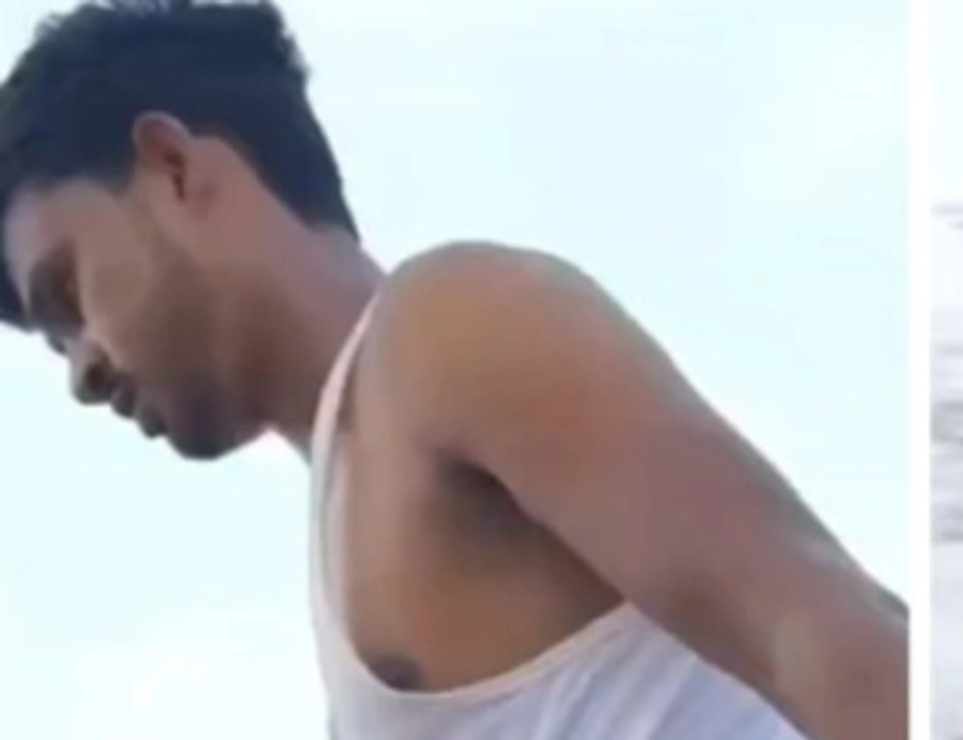 Si tuffa nel fiume per 4 euro: finisce malissimo