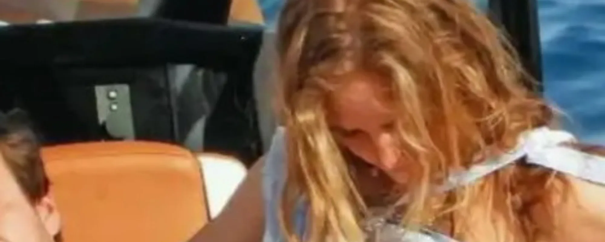 Chiara Ferragni, topless bollente in barca: paparazzi scatenati
