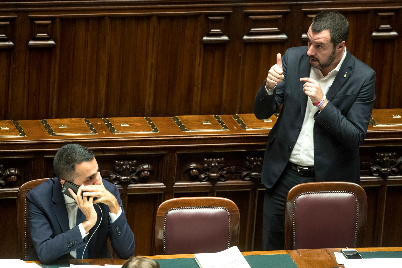 Matteo Salvini e Luigi Di Maio, fonti riservate: "Il governo cade su Libia e migranti". Scenario terrificante