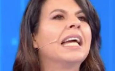 Amici, il monologo di Geppi Cucciari finisce a insulti