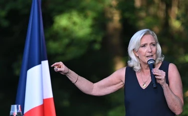 Il sondaggio che ribalta la Francia: "Vincerebbe con ogni scenario", dov'è arrivata Le Pen