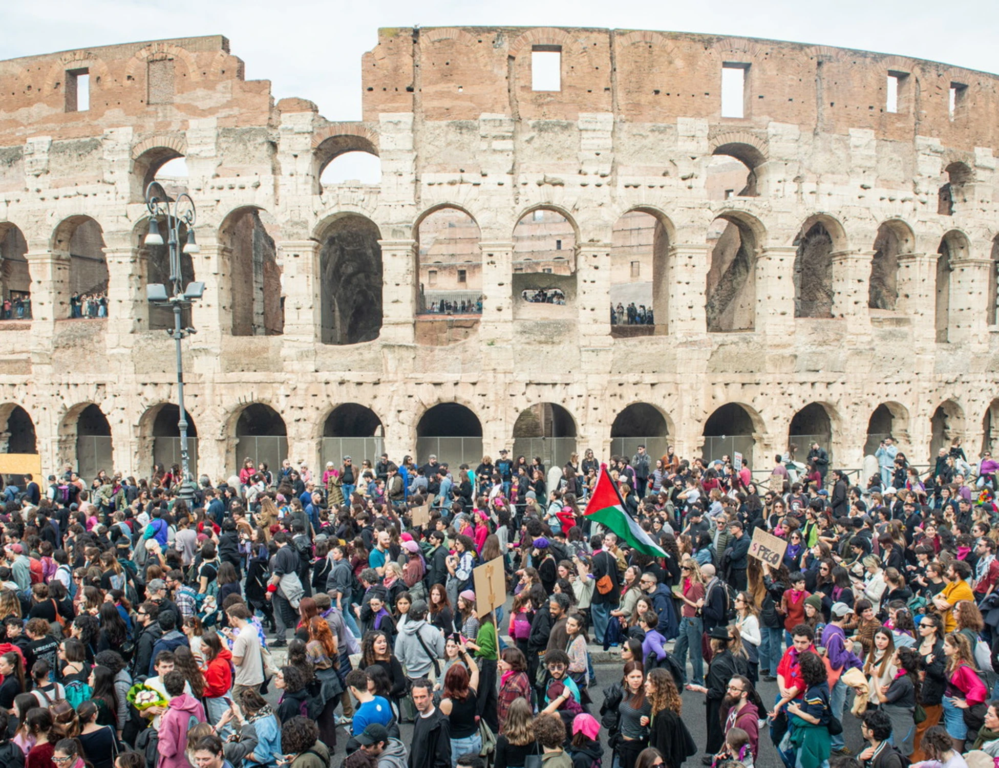 Gli Usa alzano il "travel advisory" per i viaggi in Italia: "Rischio terrorismo"