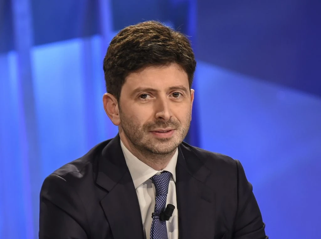 Speranza a infermieri "serve patto sociale per la salute"