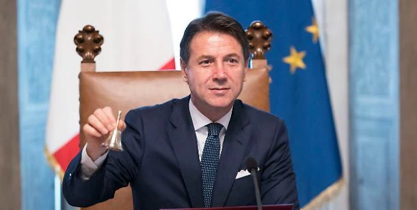 Giuseppe Conte, il fantasma di Gargonza: perché il conclave potrebbe far cadere il governo