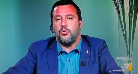 Otto e mezzo, Matteo Salvini esplode con Lilli Gruber: "Ancora questa storia?", la conduttrice in imbarazzo