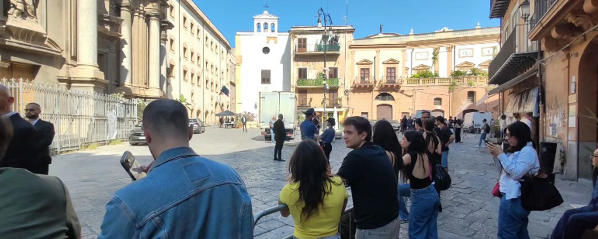 Dua Lipa si sposa a Palermo? Da Londra fango sulla Sicilia, un caso internazionale