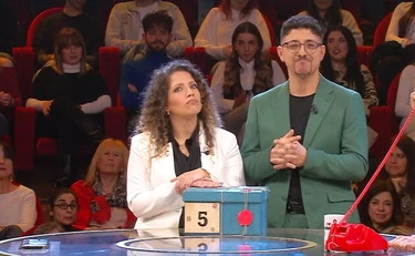 Affari tuoi, Gaetano "povero cristo": la sorella "spacca lo studio"