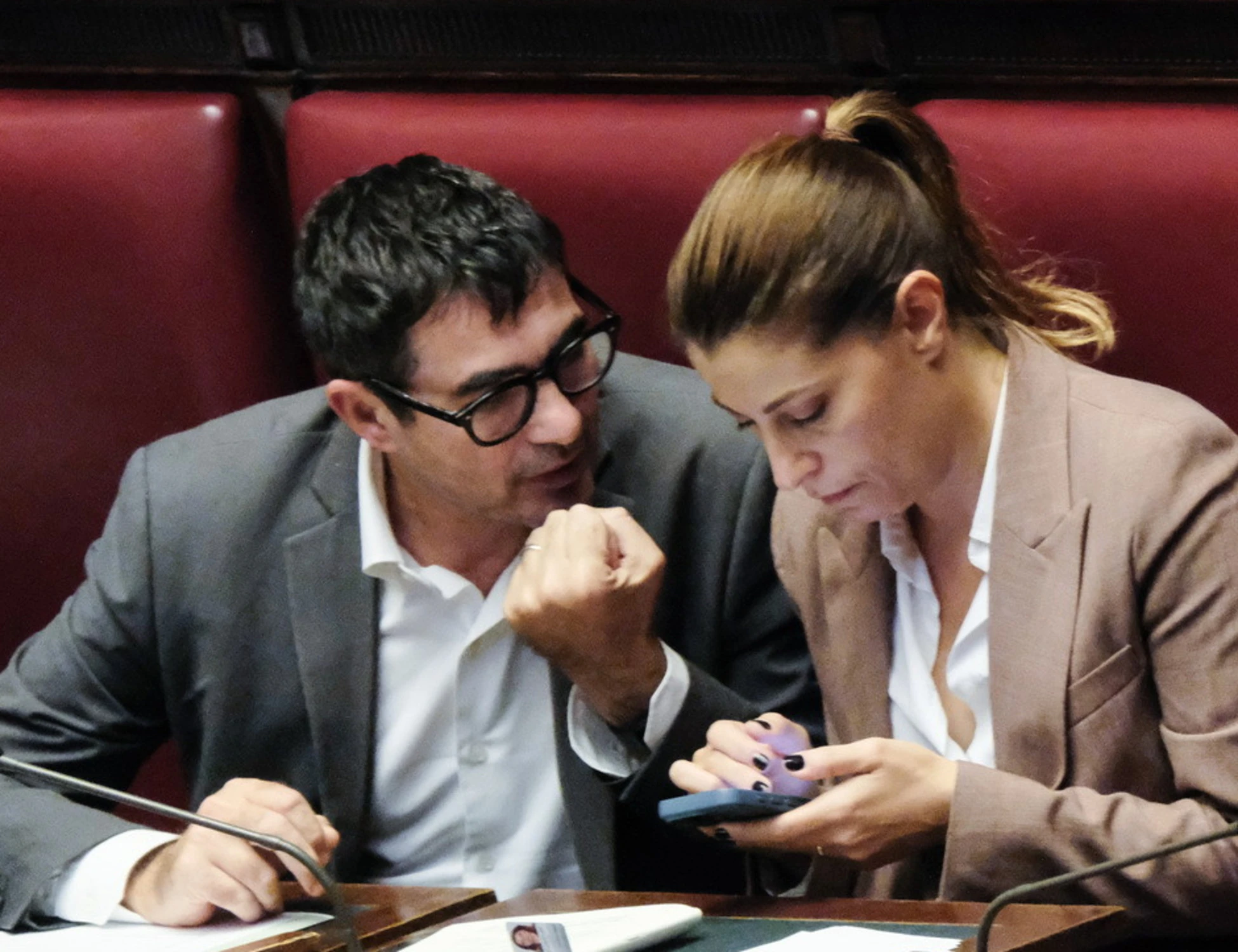 Fratoianni e Piccolotti, sfregio agli operai: quanto guadagnano gli ultrà della patrimoniale