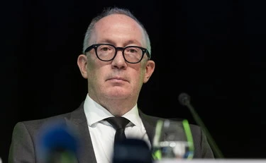 Crans-Montana, quanto guadagna il sindaco Nicolas Féraud: ora tutto torna...