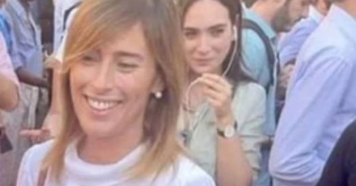 Maria Elena Boschi e il bimbo pro-Draghi: la foto scatena un putiferio