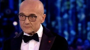 Gf Vip, "posso andare nella stanza della privacy?". Devastante sospetto a luci rosse: "Lui e l'amica..."