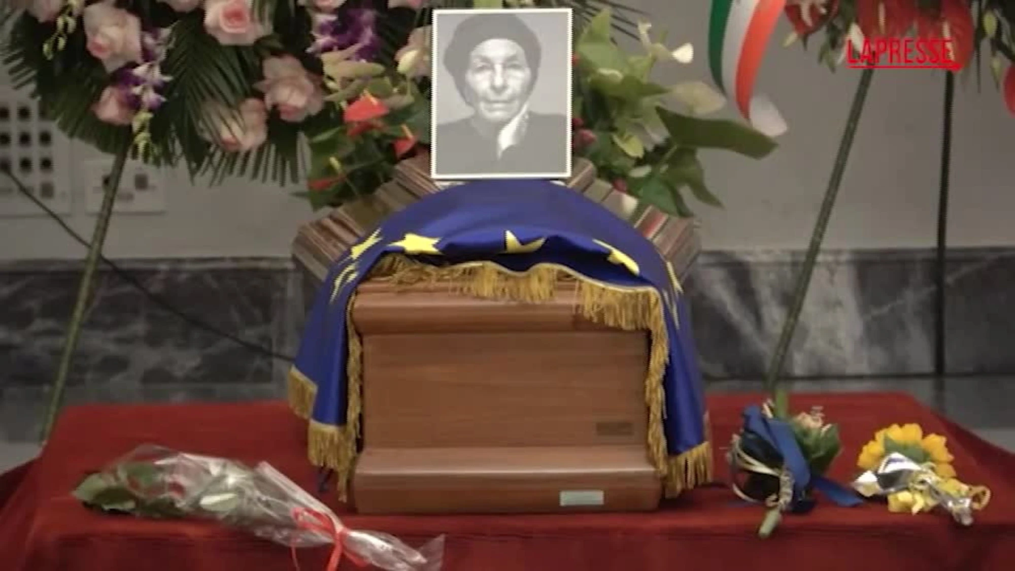 Emma Bonino, l'arrivo del feretro in Campidoglio per la Camera ardente