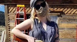 Alec Baldwin, il ruolo dell&apos;armiere Hannah Gutierrez Reed: &quot;Una pistola aveva già sparato&quot;