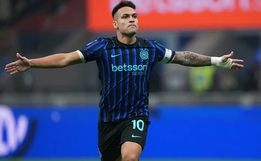 Inter, sconfitta la Lazio 2 a 0 grazie a Lautaro e Bonny: nerazzurri primi in classifica