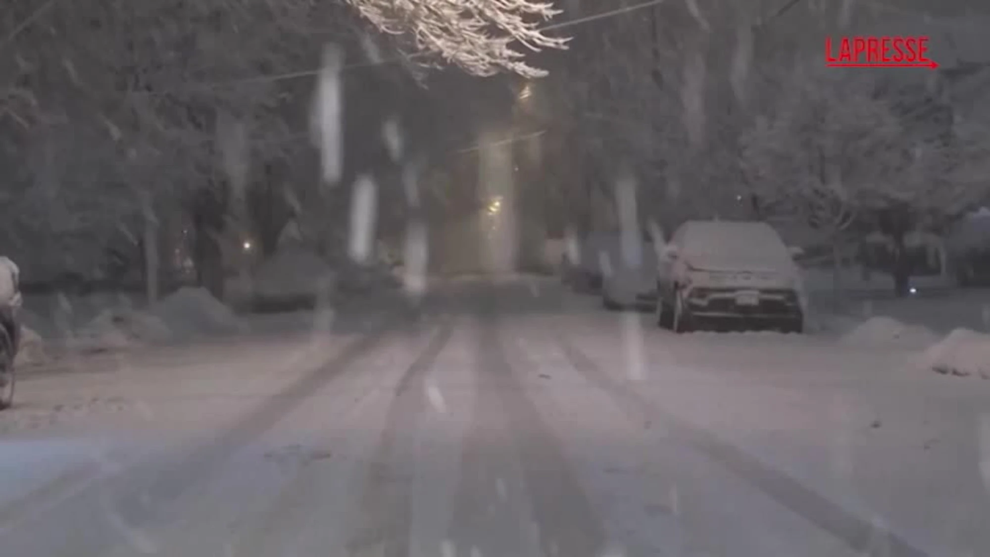 Stati Uniti, New York travolta da forte tempesta di neve