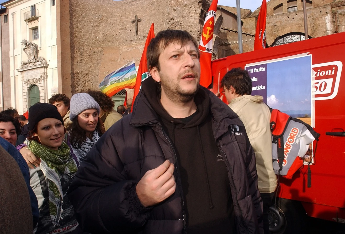 Migranti, Luca Casarini e la vergogna delle Ong: "Che siate maledetti, assassini". Chi accusa