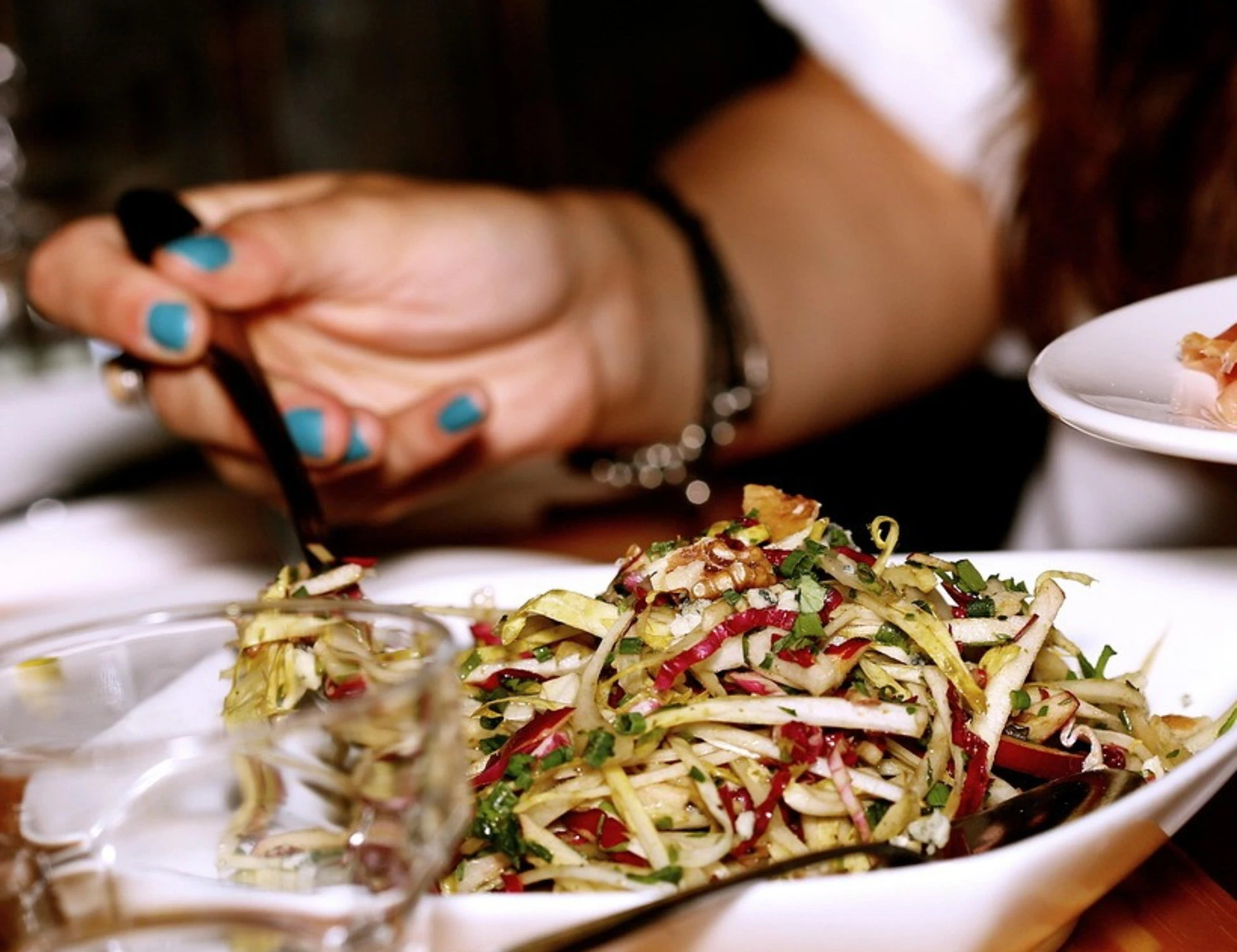 San Marcellino, il pranzo finisce in disgrazia: salmonella, 60 intossicati