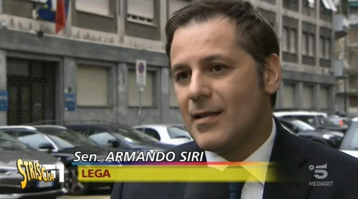 Striscia la Notizia mostra come gode un inquietante Luigi Di Maio per la cacciata di Armando Siri
