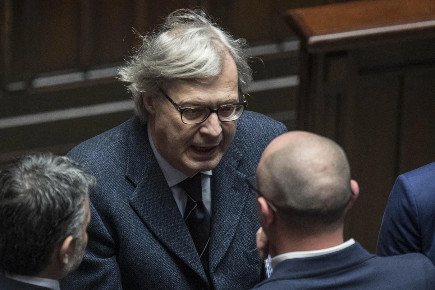 Vittorio Sgarbi: "Roberto Fico? No, voto fica". E Roberto Giachetti lo caccia dall'aula di Montecitorio