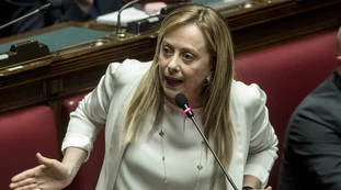Giorgia Meloni denuncia il "metodo Conte e Guatieri": "Ricattano le regioni, chiederò l'intervento di Mattarella"