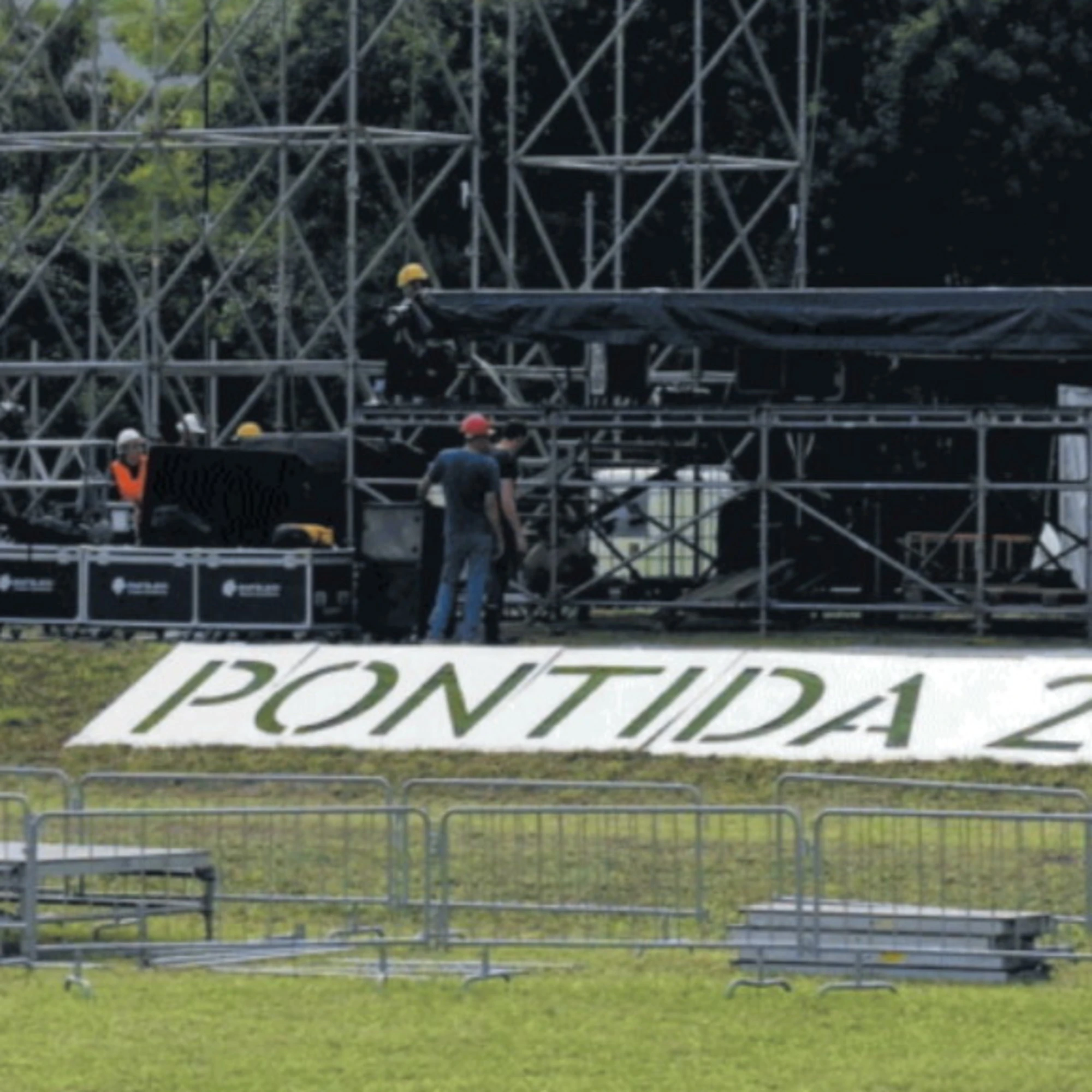 Tutti insieme a Pontida e Durigon "blinda" Romeo