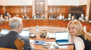 Meloni, sinistra in tilt per il video: "Torna l'istituto Luce, prove di regime"