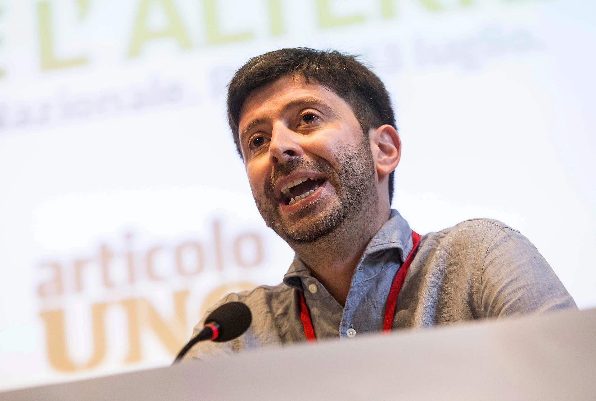 Sanità, la sparata del comunista Speranza: "Chi è più ricco paghi ticket più alto"