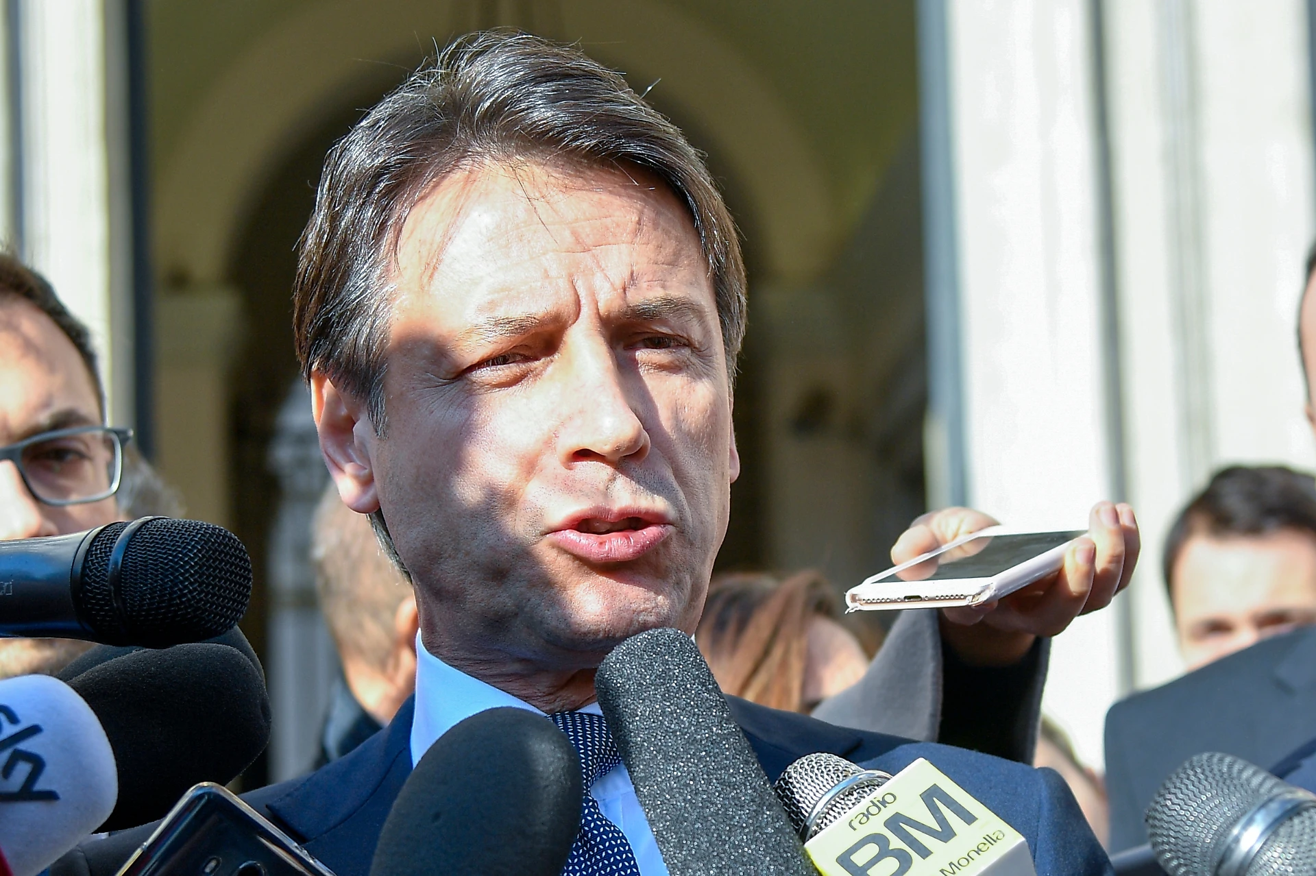 Giuseppe Conte, tentativo disperato con Jean-Claude Juncker. Retroscena: qual è il vero disastro per l'Italia