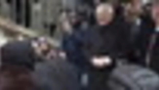 Mattarella a Praga acclamato da italiani che intonano l'inno