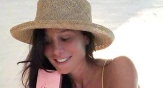 Nicole Minetti, la foto in bikini con 6 mesi d'anticipo: "Siete pronti?", lei sì. Fisico fuori controllo