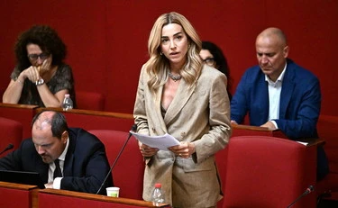 Genova, Salis toglie il taser agli agenti: insorge il centrodestra