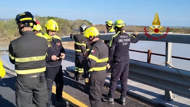 Maltempo, proseguono ricerche disperso dopo il crollo del ponte sul fiume Trigno