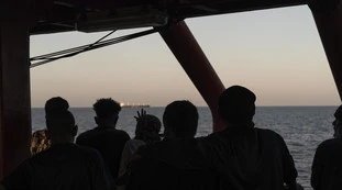 Ong, i migranti dell'Ocean Viking non sono ancora in Francia: dove si trovano
