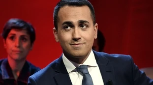 Luigi Di Maio contro gli italiani fuggiti all'estero per il coronavirus: "Vogliono pure un aereo? Priorità agli studenti"