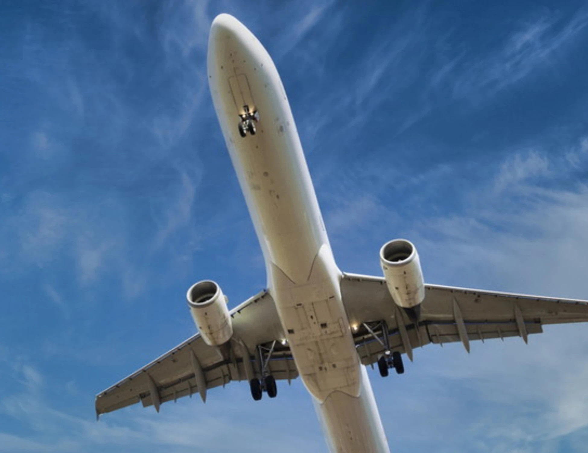 Paura sull'aereo Francoforte-Siviglia: un pilota è in bagno, l'altro sviene