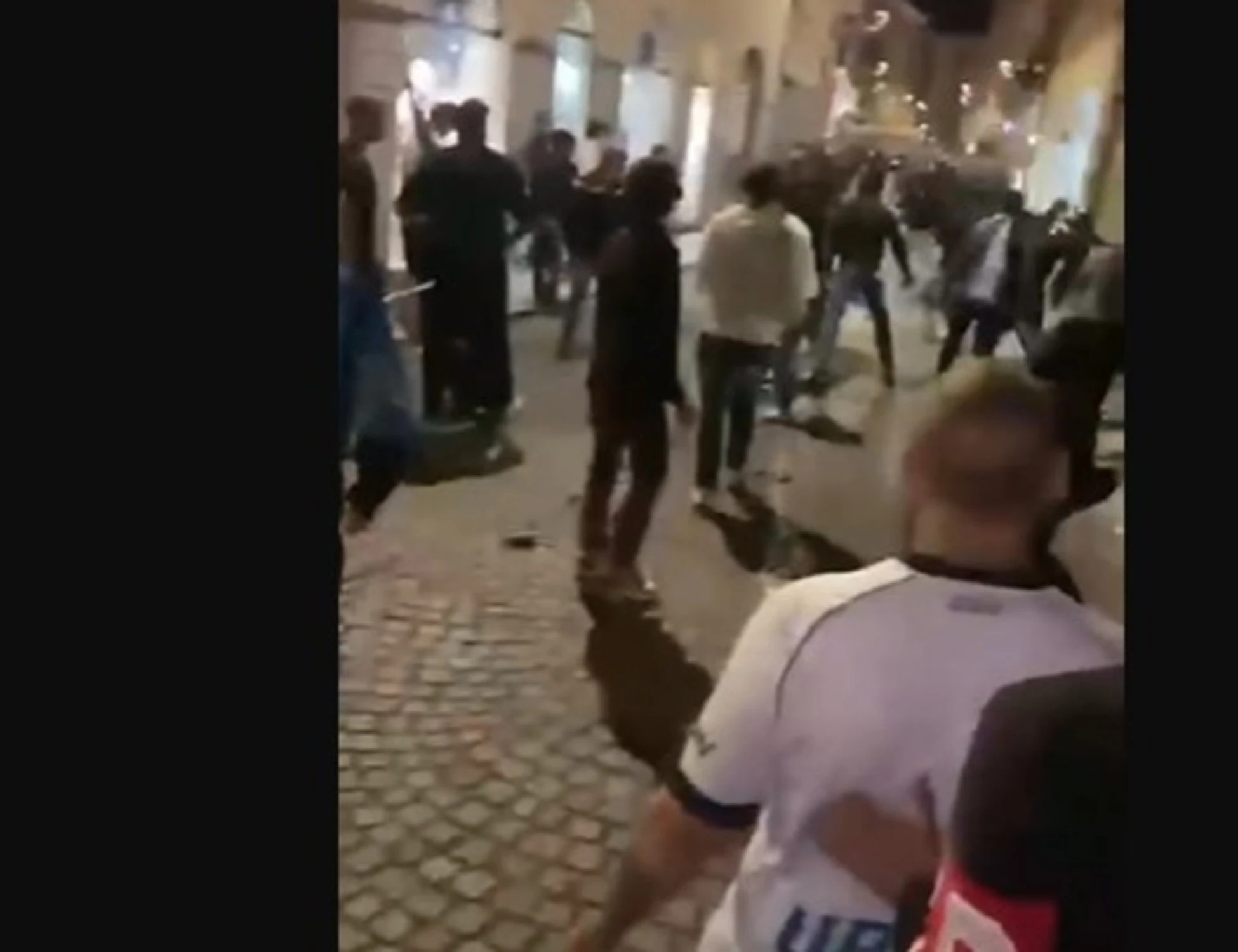 Napoli, dallo scudetto alla guerriglia: Parma choc, violenze e cinghiate