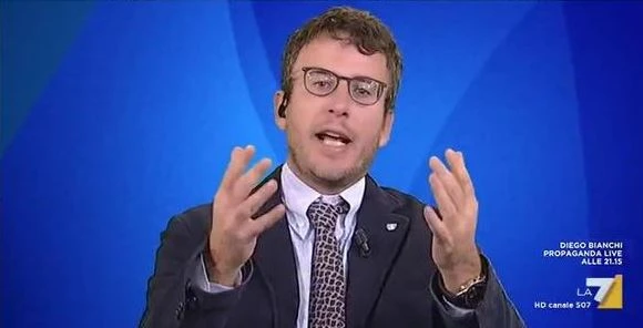Diego Fusaro bastona Mario Monti: "Una bella patrimoniale? Per chi avesse ancora dubbi...". Prof sbugiardato