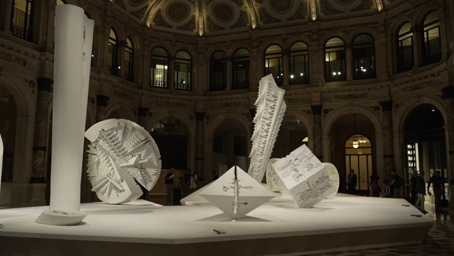 Milano, le opere di Arnaldo Pomodoro alle Gallerie d'Italia