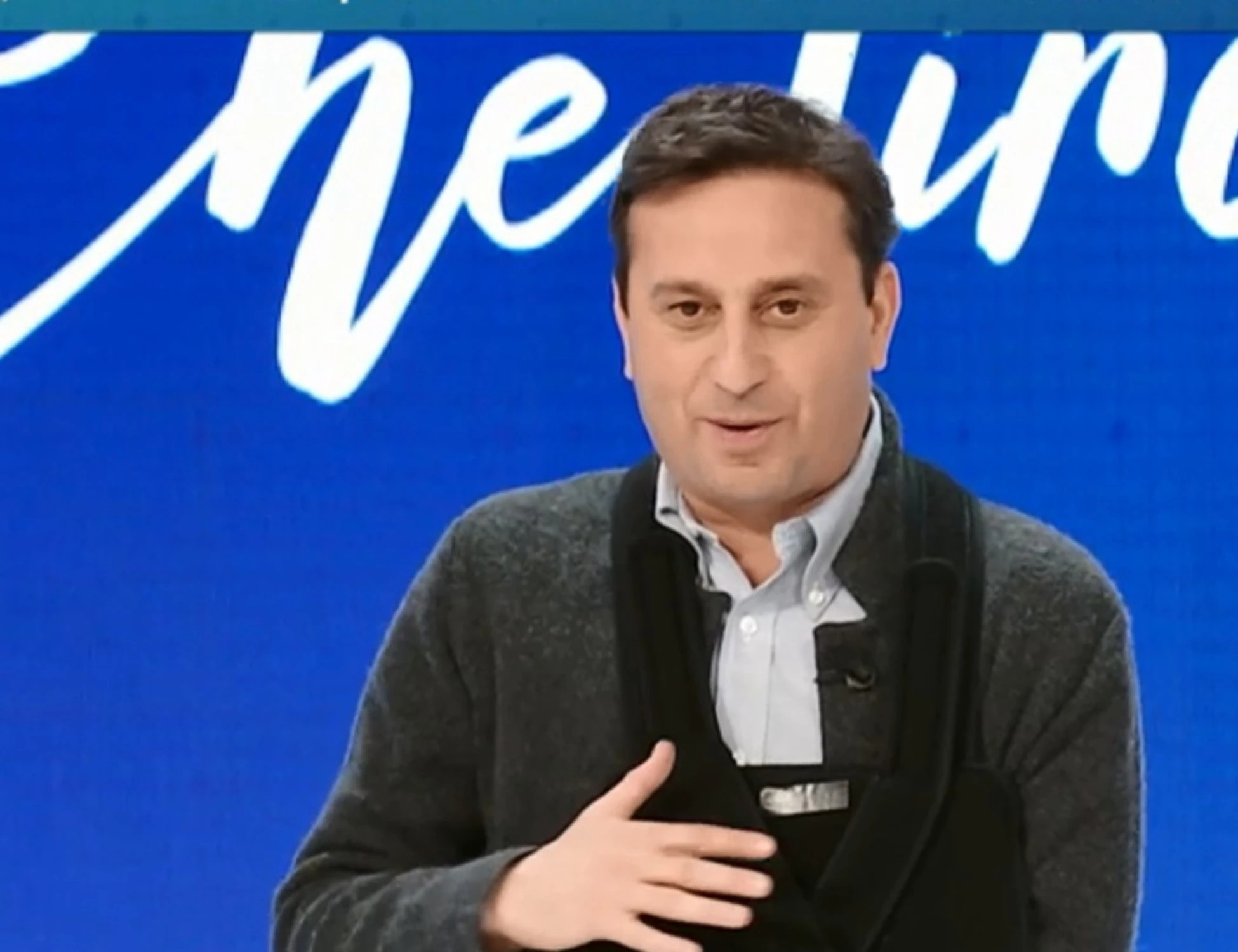 L'Aria che tira, sfottò di Bagnai a Parenzo per il braccio rotto: "Pacca sulla spalla?"