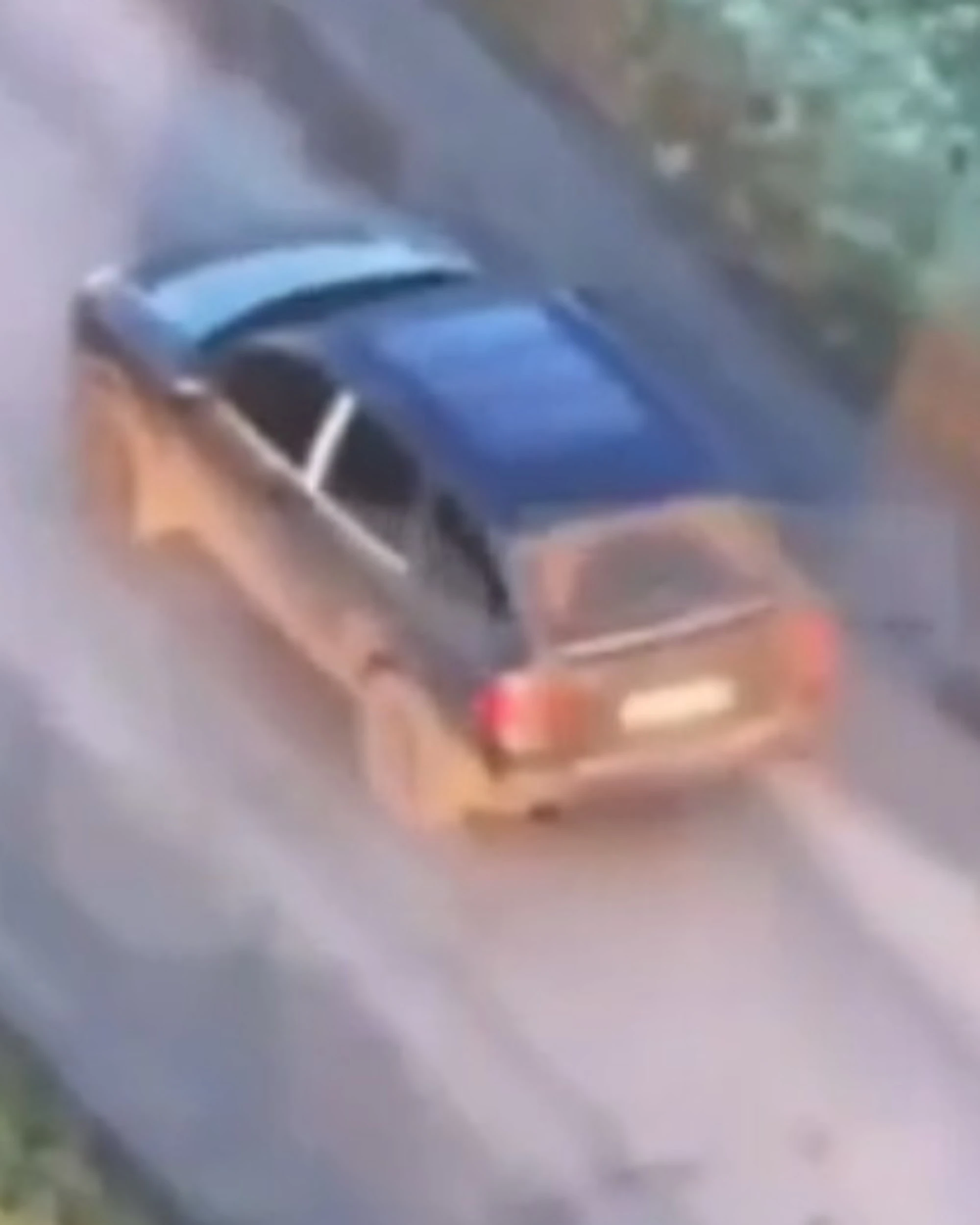 Ucraina, soldati russi all'attacco col Porsche Cayenne: il video virale