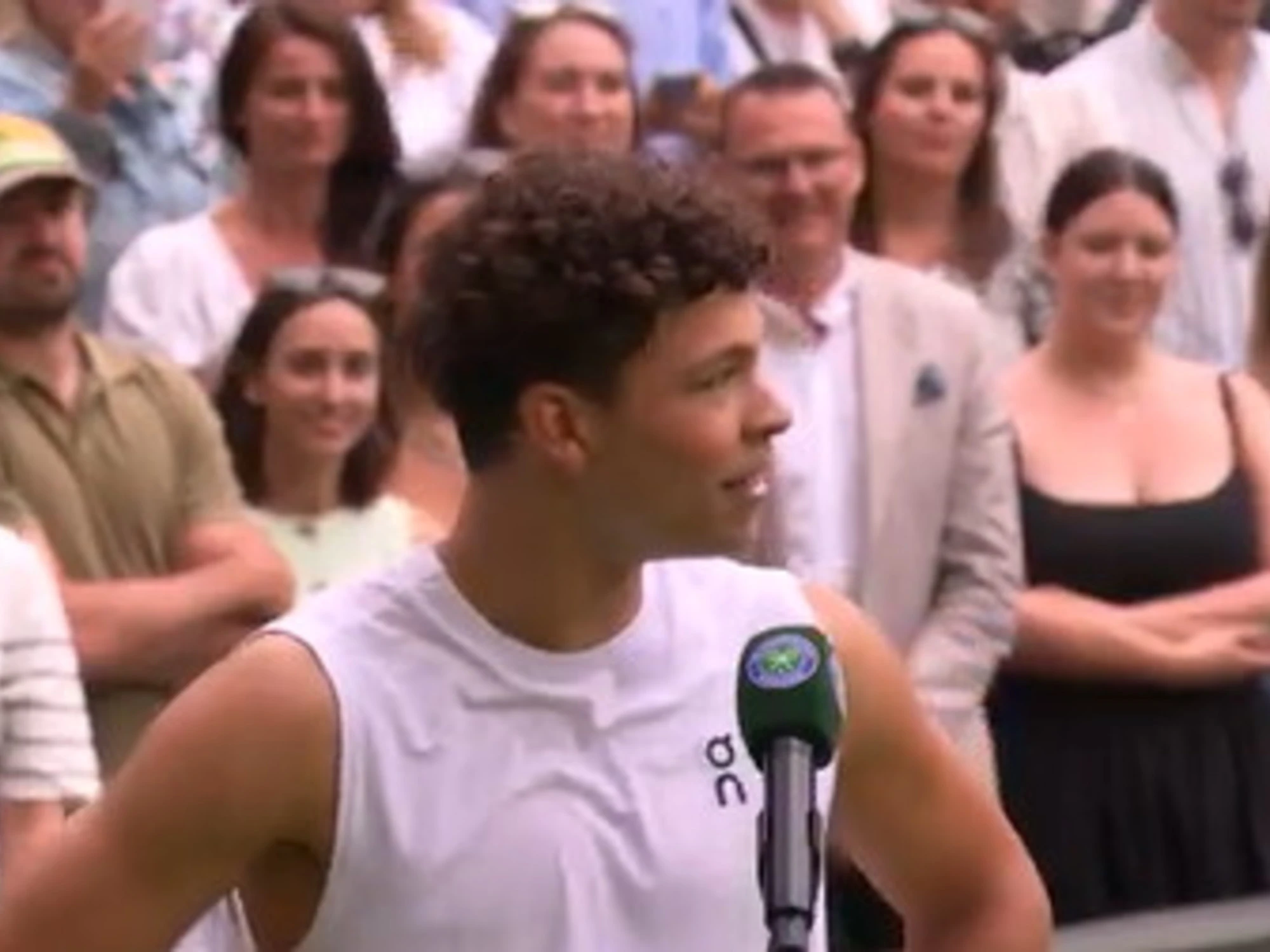 Shelton a Wimbledon, bordata di fischi: scena raggelante