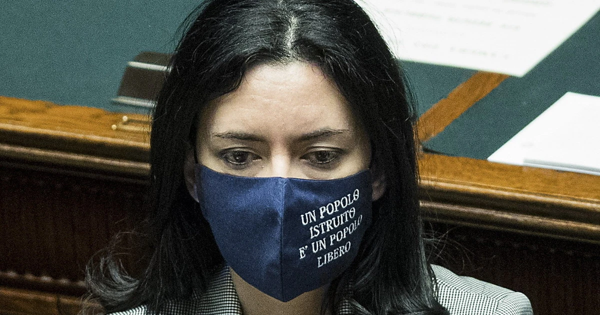 Lucia Azzolina, "il Pd spara contro di lei perché Giuseppe Conte intenda": il vero obiettivo dietro la richiesta di verifica