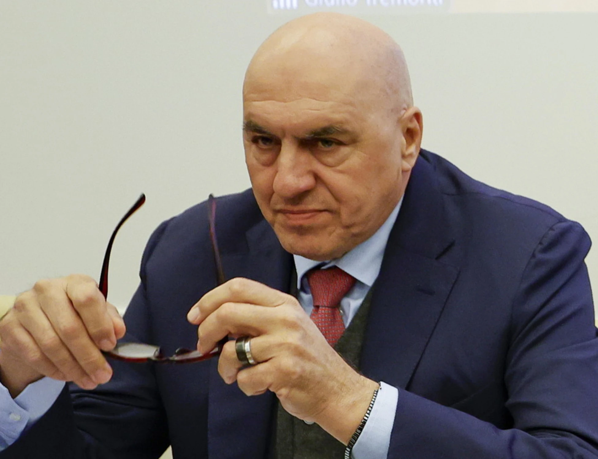 Guido Crosetto, l'allarme: "Il mondo è impazzito, ogni scenario è possibile"
