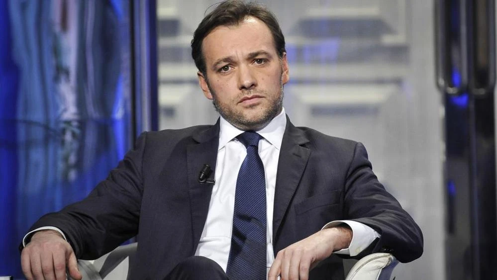 Alba Parietti pazza d'amore per il big della politica: "Un figo, fisicamente..."