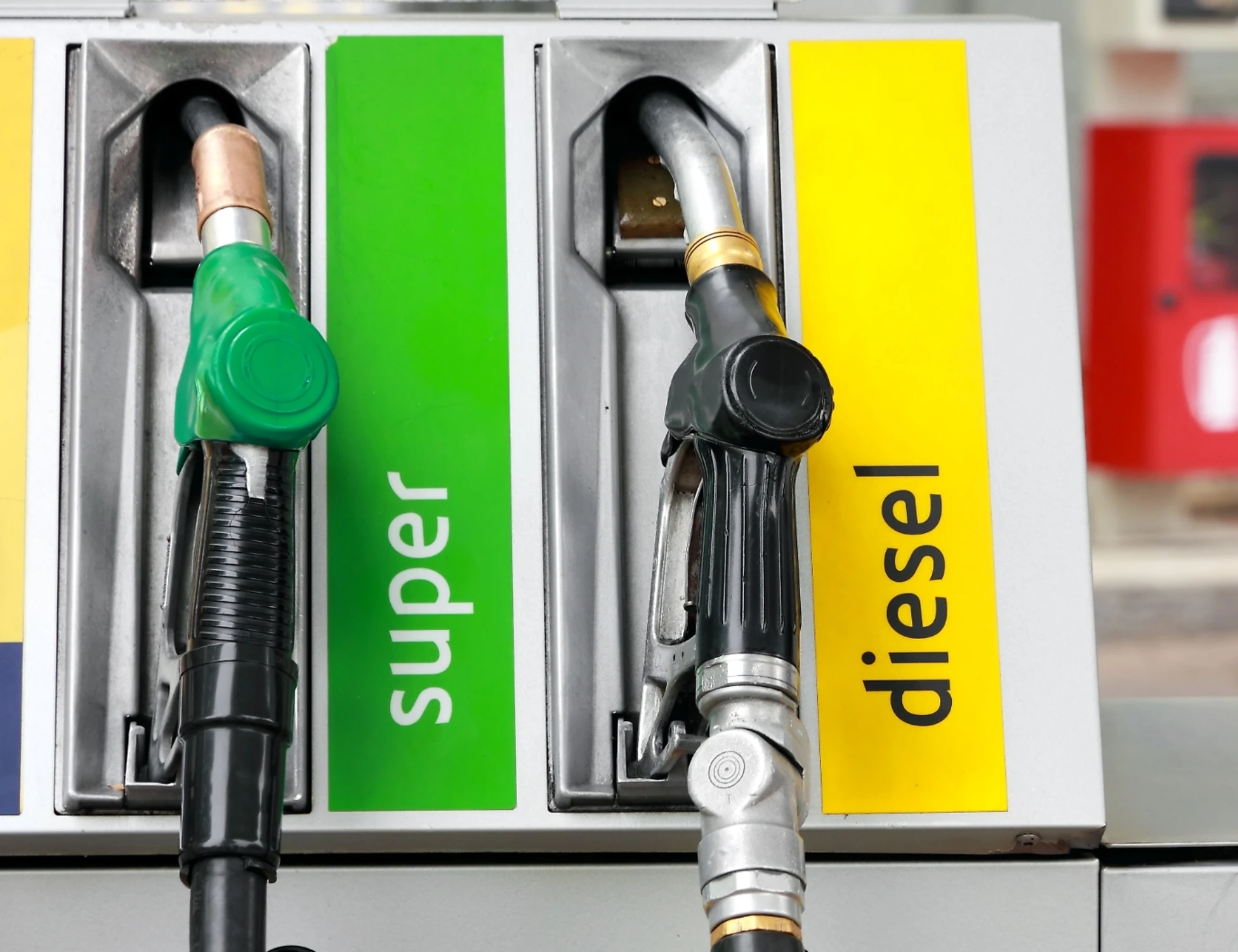 Dl Carburanti, via libera dal Cdm: "Sconto sul gasolio di 17 centesimi"