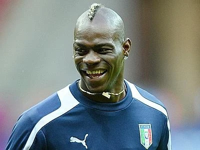 Raffaella Fico prende carta e penna e scrive a Balotelli: "Farò il test Dna"